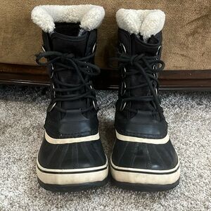 Sorel Caribou waterproof boot. Black and white. Size 7